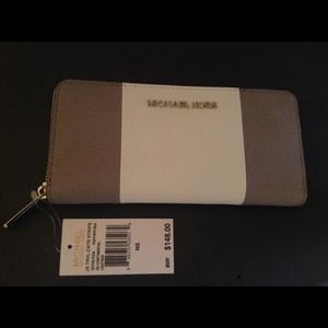 For @barbara_a Michael Kors Wallet NWT