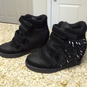 Black Aldo wedge sneakers