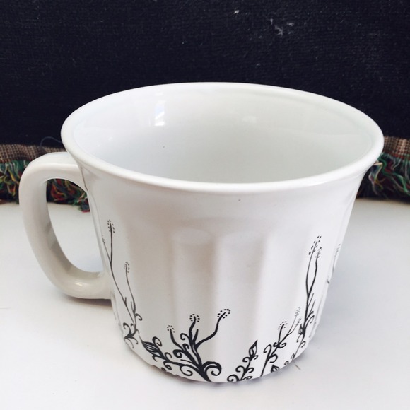 🚩SOLD🚩Hand painted oversized mug - Picture 2 of 3