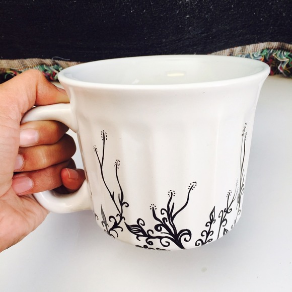 🚩SOLD🚩Hand painted oversized mug - Picture 3 of 3