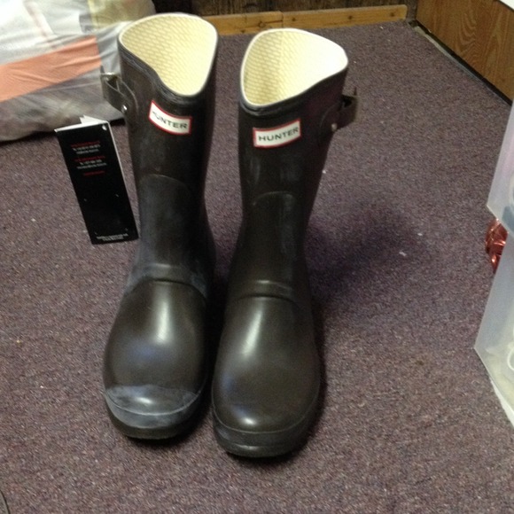 A pair of hunter boots in a matte brown.