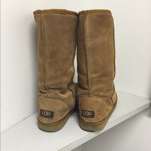 Tall chestnut UGGs
