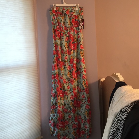 Maxi dress with belt