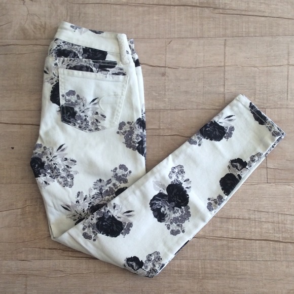 🚫SOLD 💗 American Eagle Floral Jeggings 💗 - Picture 3 of 4
