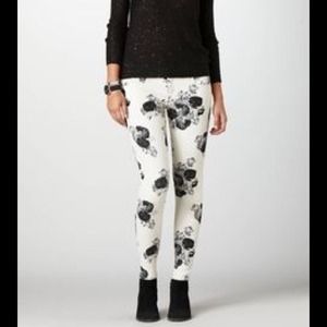 🚫SOLD 💗 American Eagle Floral Jeggings 💗