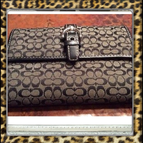 Authentic Coach Ensemble - Picture 4 of 4