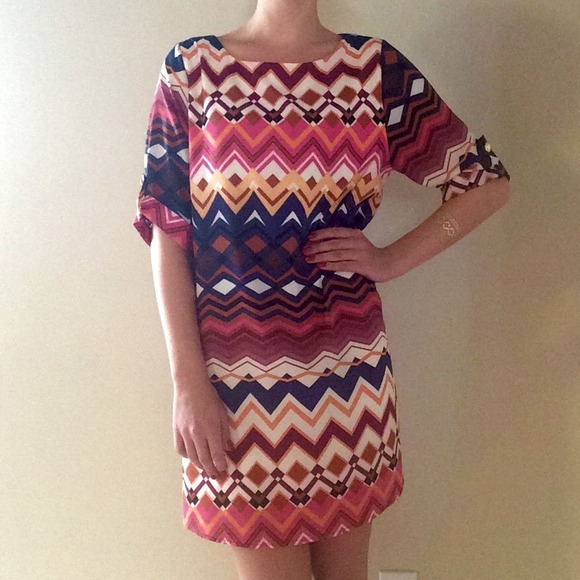 Willow & Clay Dresses & Skirts - ✨HP✨ Chevron Shift Dress