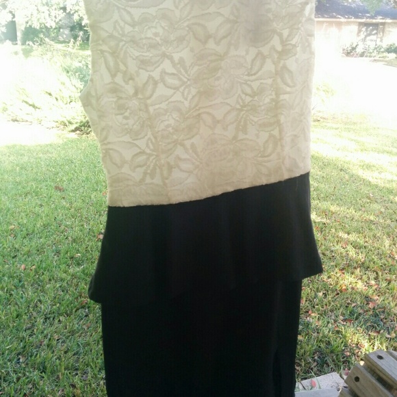 Cute black and white fit dress with ruffle waist - Picture 1 of 2