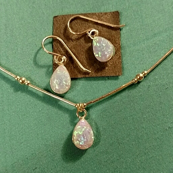 STERLING SILVER BEAUTIFUL NECKLACE!