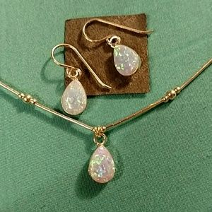 STERLING SILVER BEAUTIFUL NECKLACE!