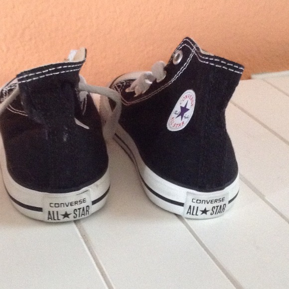Toddler size 7 black high top converse - Picture 2 of 2