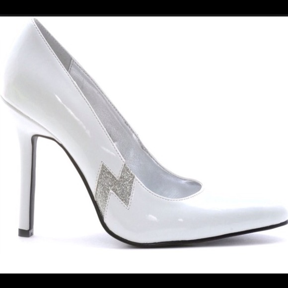 Jen white pumps