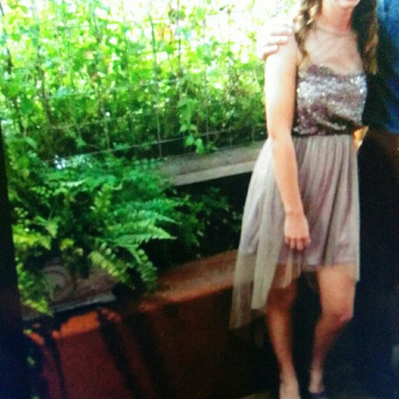 Beautiful high-low sequin dress! - Picture 4 of 4