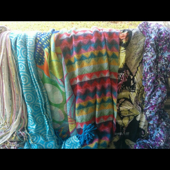 Scarf bundle!! 6 beautiful scarfs!! - Picture 1 of 4