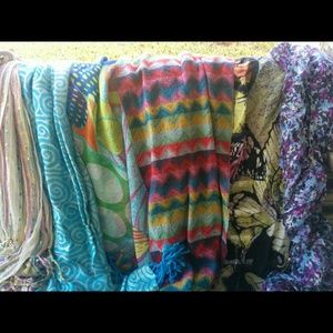 Scarf bundle!! 6 beautiful scarfs!!