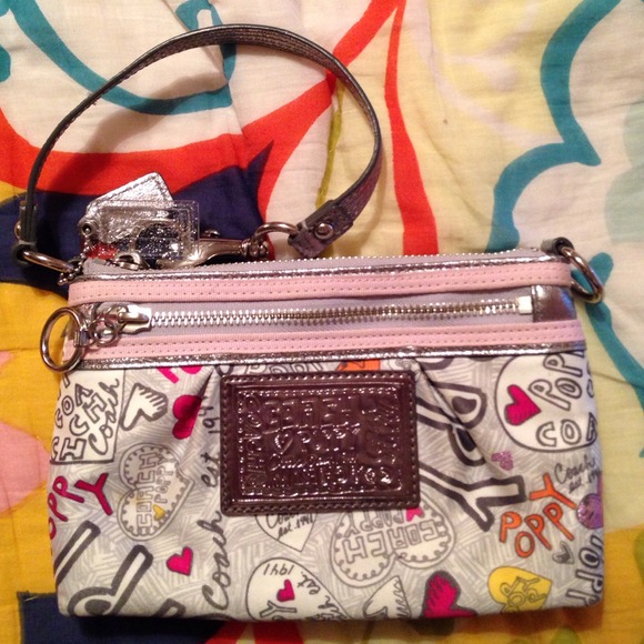 coach poppy wristlet