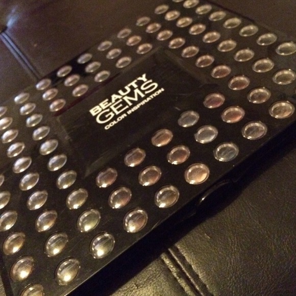 Beauty gems eye shadow