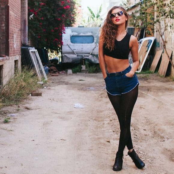 90’s VINTAGE WRANGLER HI-WAIST SHORTS - Picture 3 of 4