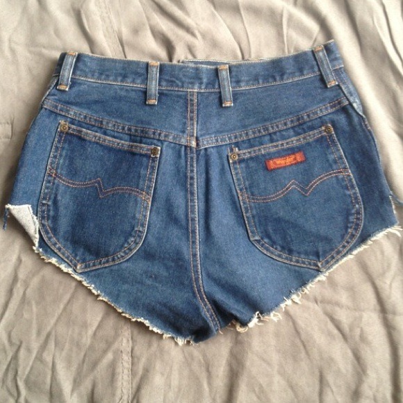 90’s VINTAGE WRANGLER HI-WAIST SHORTS - Picture 2 of 4