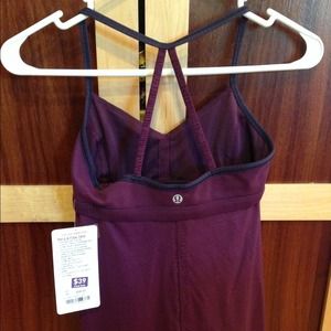 A size 4 lululemon tank top