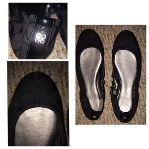 🚫HOLDING🚫Coach flats
