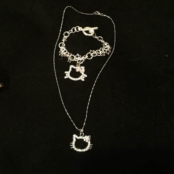 Silver Hello Kitty bracelet and necklace - Picture 1 of 3