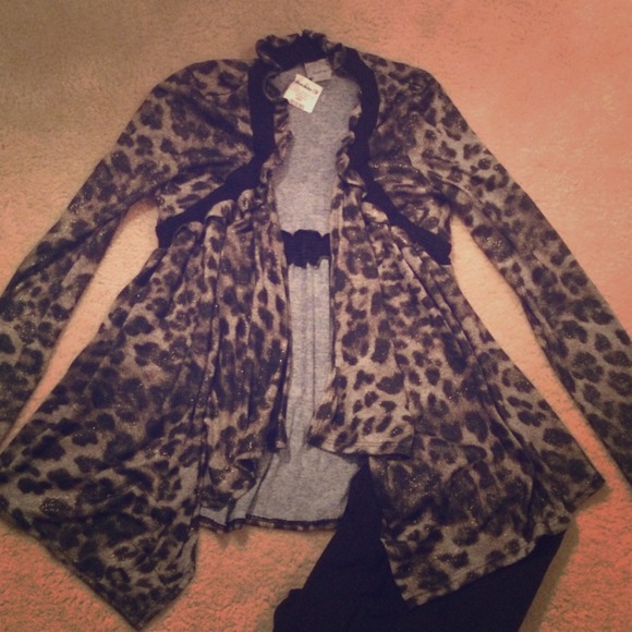 NWT! Beautiful and unique Cheetah print cardigan!
