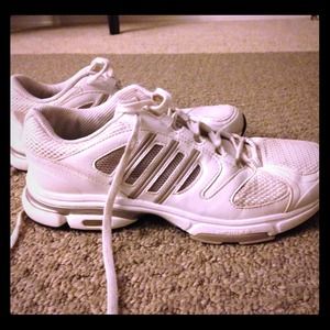 White adidas women's size 7 1/2.  Great condition