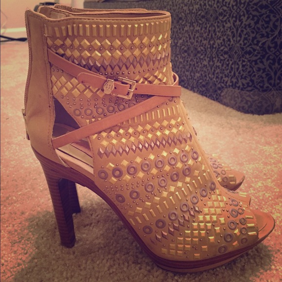 [Reduced!!] BCBGMAXAZRIA heels - Picture 1 of 4