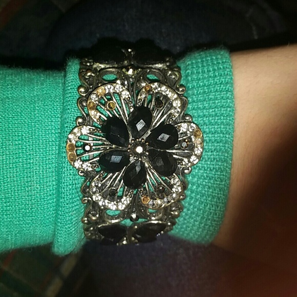 Black flower bracelet