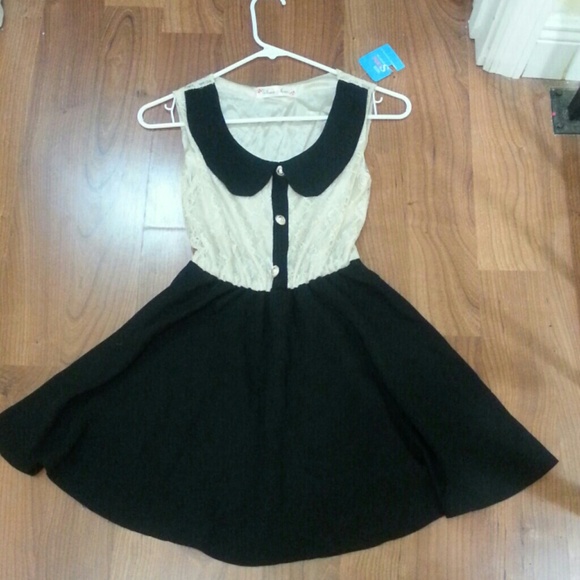 Peter pan collar dress