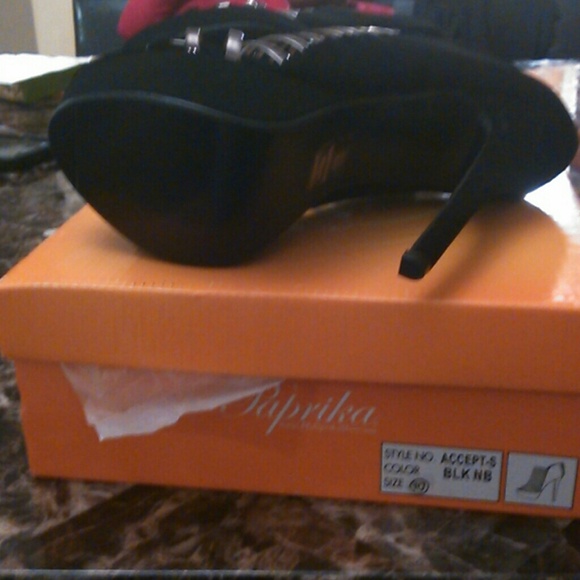 Heels - Picture 3 of 3