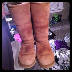 Tall chestnut UGG Australia size 5Y/7Adult
