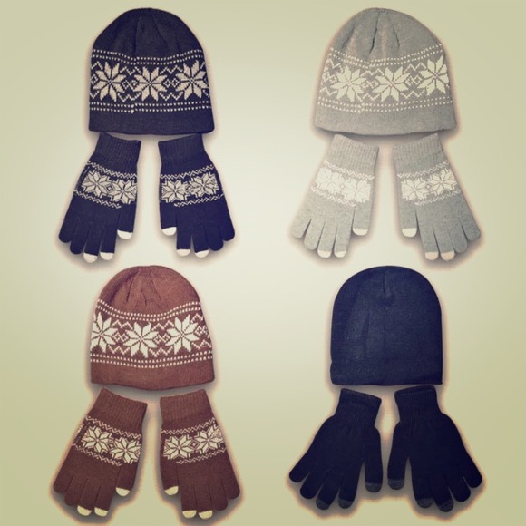 Accessories - 🆕Heather grey beanie and glove set