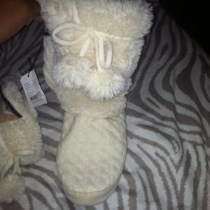 pacsun fuzzy winter boots