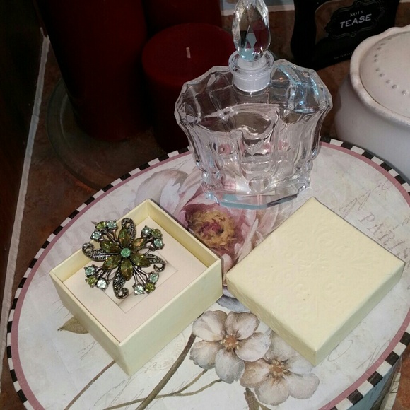 Beautiful Green Pin - Picture 3 of 4