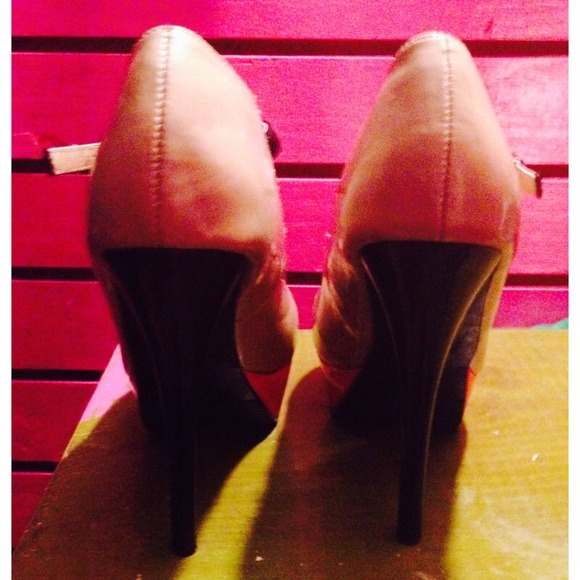 Heels - Picture 2 of 2