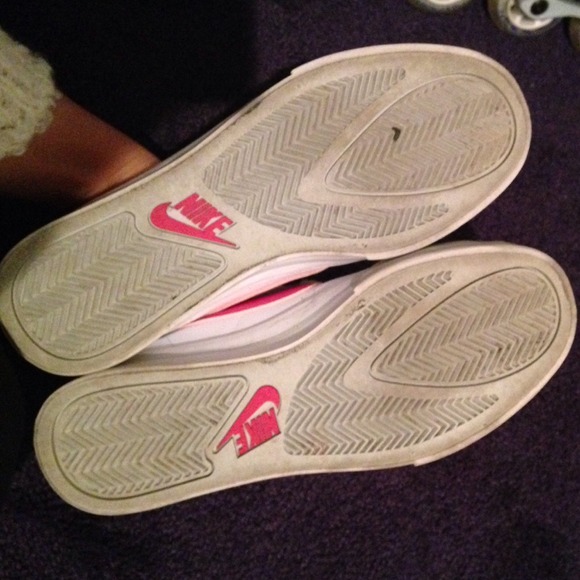 Nike Shoes - Picture 2 of 4