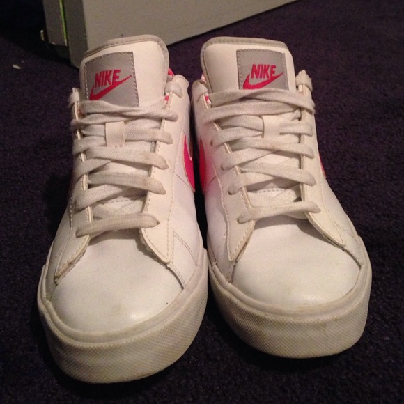 Nike Shoes - Picture 3 of 4