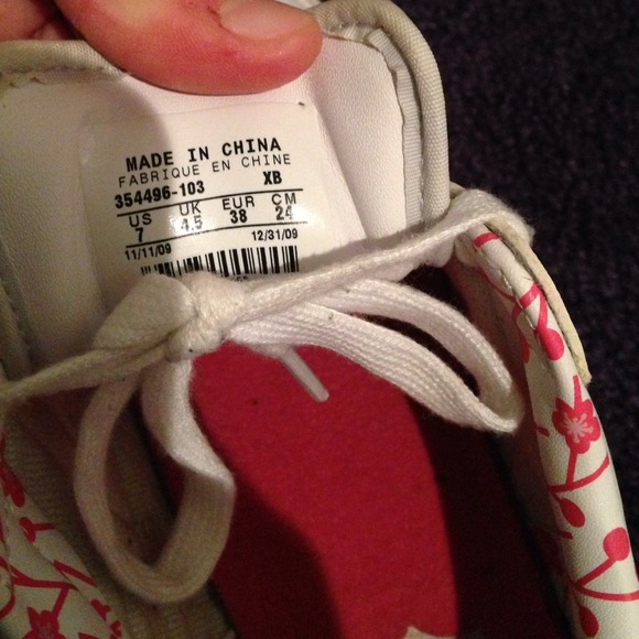 Nike Shoes - Picture 4 of 4