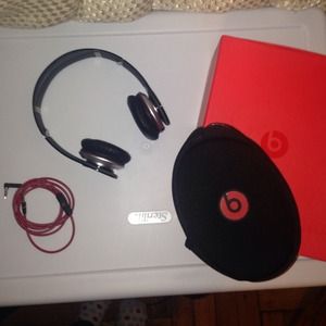 Beats- Solo in black and red