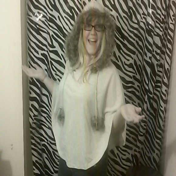 Poncho - Picture 1 of 2