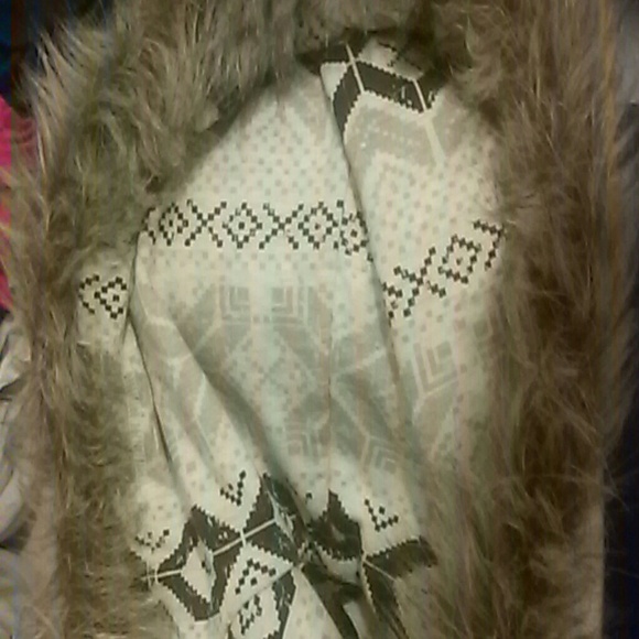 Poncho - Picture 2 of 2