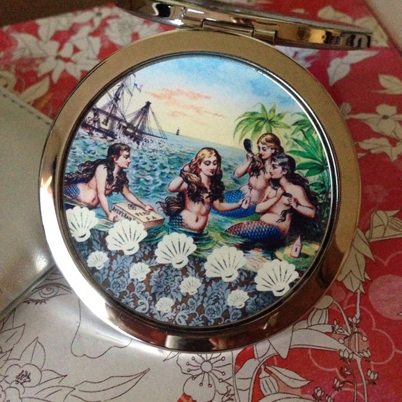 LucyLu compact mirror with vintage mermaid design
