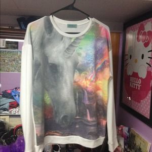 White crewneck with cute unicorn in the front