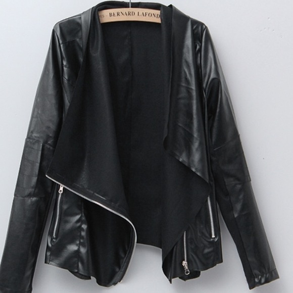 🎉SOLD🎉Faux leather Moto Crop Jacket - Picture 3 of 4