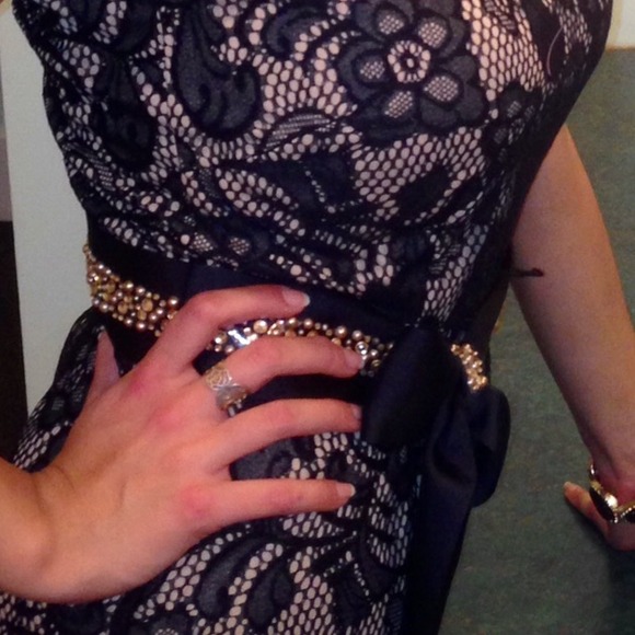 Stunning Formal Dress 😍😍 - Picture 2 of 4