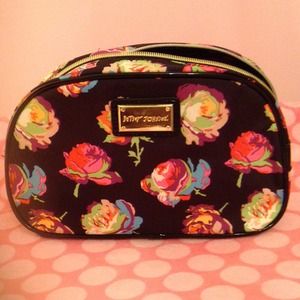Betsey Johnson Makeup bag👛👑