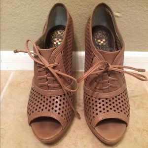 🚫SOLD!🚫Vince Camuto open toe booties