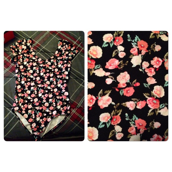 Floral top snaps together in between legs